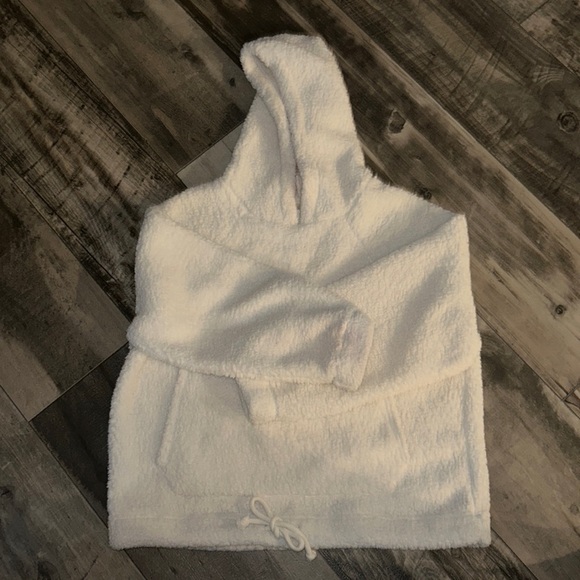 American eagle creamy white Sherpa hoodie in a size medium - Picture 1 of 1
